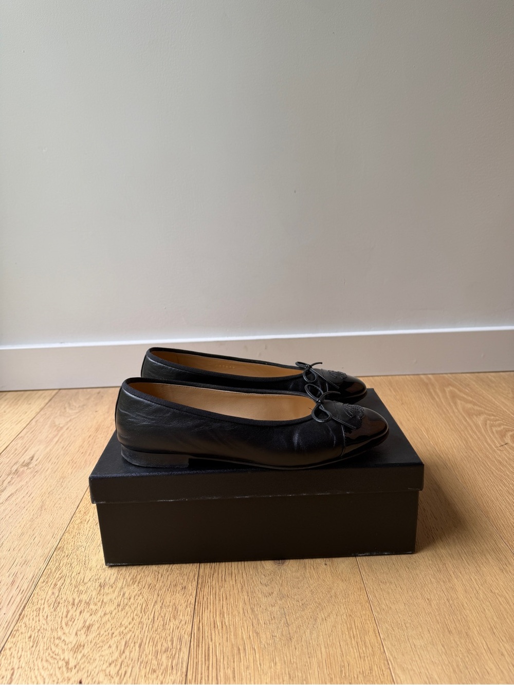CHANEL Black Ballet Flats with Patent Cap Toe - Picture 3 of 9